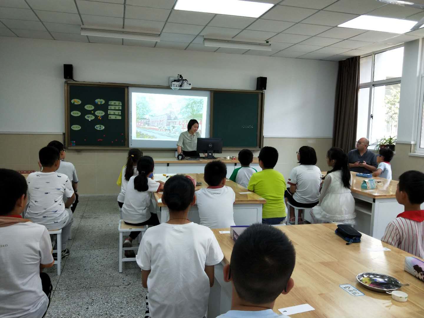 所（园）科普人员赴龙潭中心小学开展科普活动