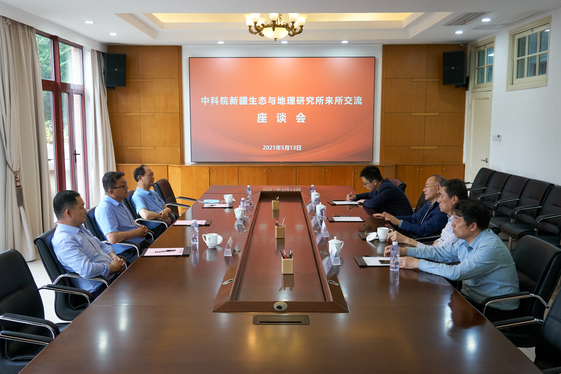 中科院新疆生地所来所考察交流.jpg